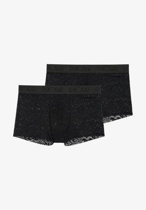 Czarne koronkowe bokserki z czarnym elastycznym paskiem z logo "HOM". W zestawie znajdują się dwie pary z misternym wzorem kwiatowym.