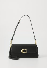 Sac à épaule en cuir noir avec ferrures dorées, sangle ajustable et une boucle "C" dorée bien en vue sur le rabat avant.