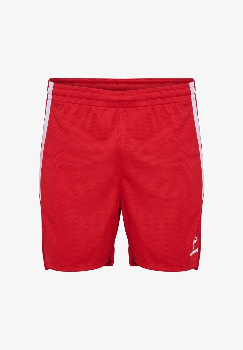 Rote Sportshorts aus strukturiertem Stoff, mit weißen Seitenstreifen und einem elastischen Bund, versehen mit einem Logo unten rechts.