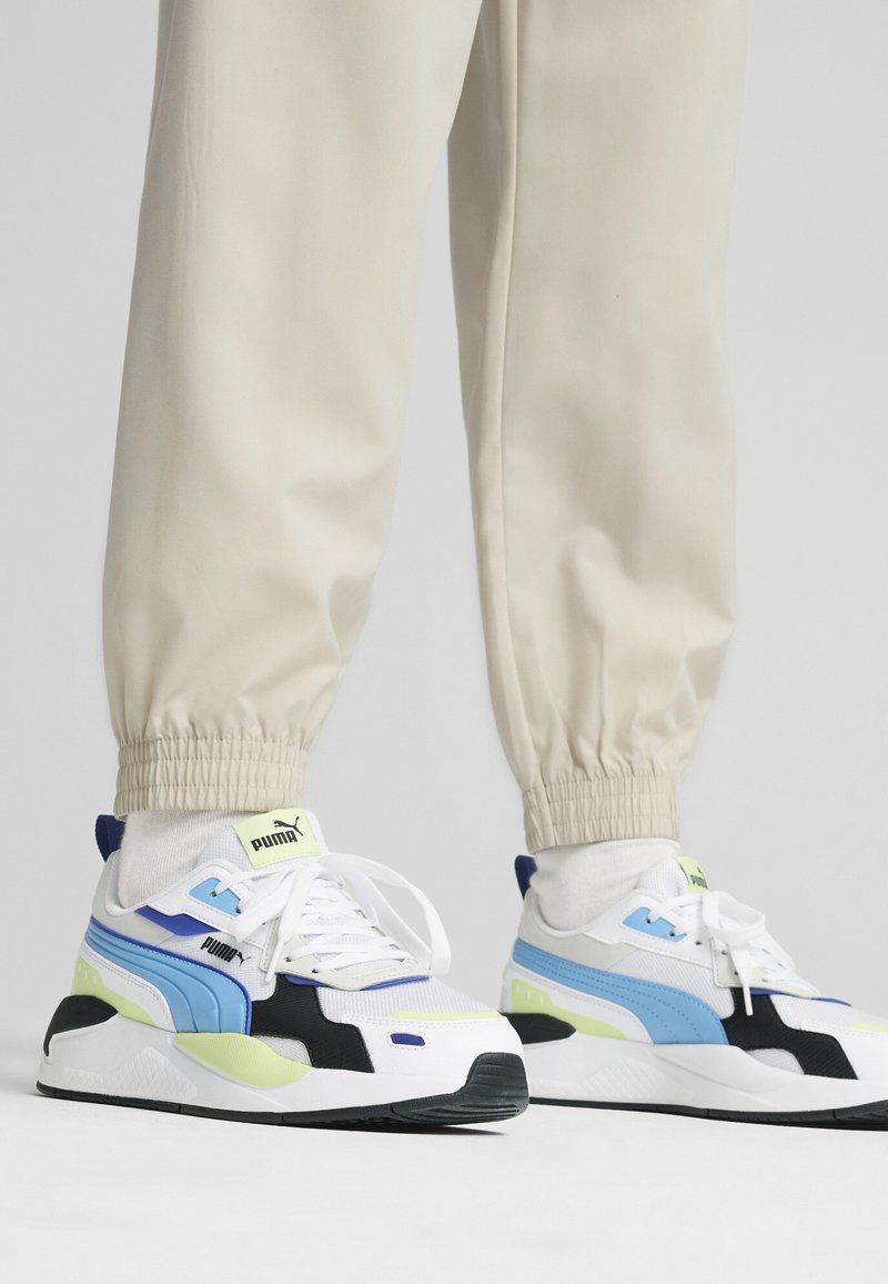 Puma SNEAKERS - Tenisky - white team light blue black