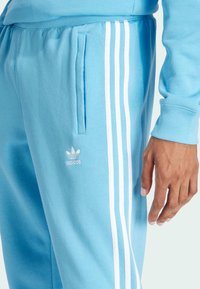 adidas Originals 3-STRIPES  - Pantaloni sportivi - semi blue burst
