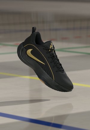 Nike Performance, GIANNIS IMMORTALITY 5 UNISEX - Chaussures de basket - black/metallic gold-coloured/light brown/volt