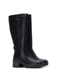 Botas negras hasta la rodilla hechas de cuero suave con punta redonda y tacón cuadrado. Presentan una suela texturizada y detalles de costura reforzada.