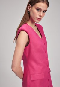 adL CUT-OUT DETAILED - Abito a camicia - fuschia
