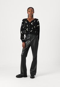 Noisy May NMCHARLOTT V-NECK CARDIGAN - Gilet - black