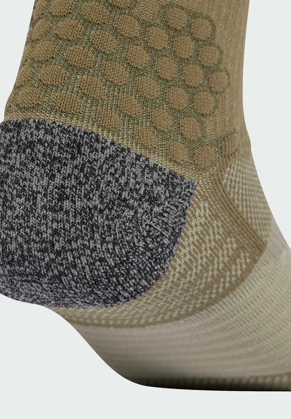 RUNXBOOST  - Sports socks - olive strata   silver pebble3