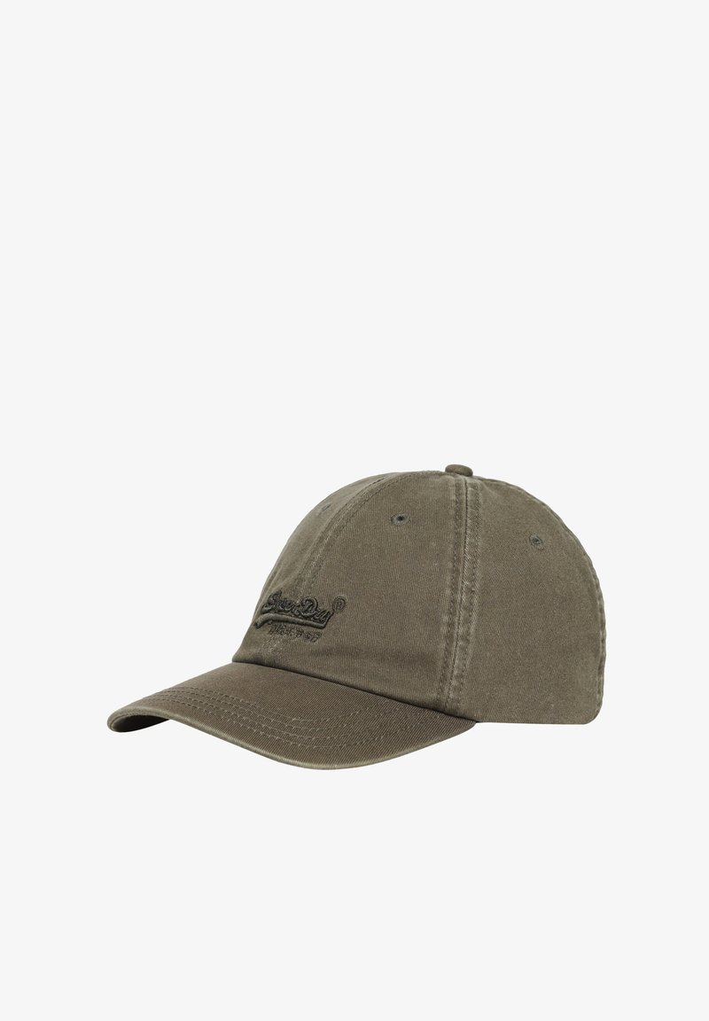 Casquette en coton vert olive avec une visière incurvée, des accents cousus et un logo brodé à l'avant. Elle dispose de trous de ventilation sur les côtés.