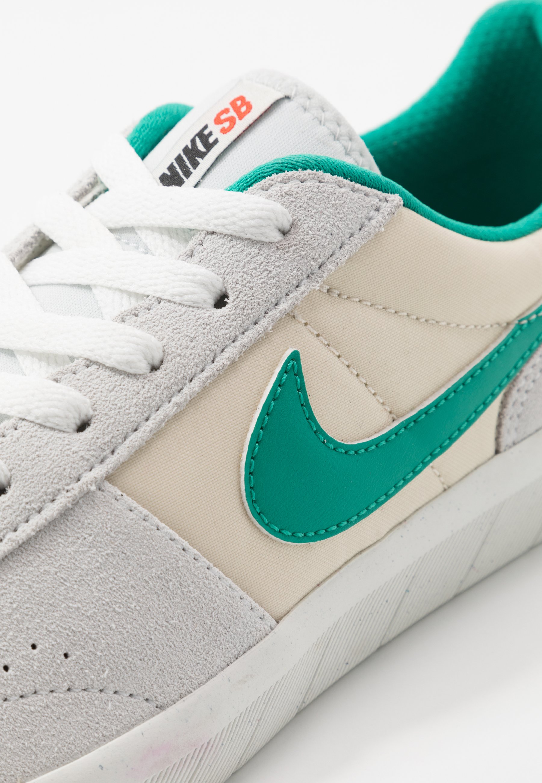nike sb classic cream