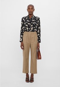 WEEKEND MaxMara HATELEY - Hlače - cammello