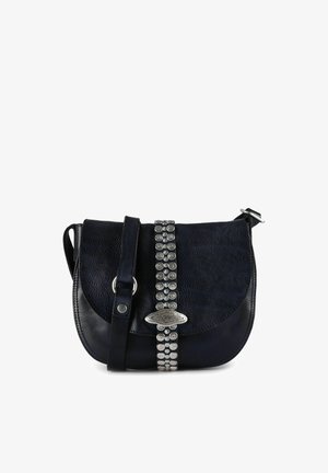 Marineblaue Umhängetasche aus Leder mit gewölbtem Klappdeckel, silbernen metallischen Verzierungen und verstellbarem Riemen, mit strukturierter Oberfläche.