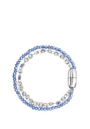 Blåt krystalperlearmbånd med runde sølvled og en magnetisk sølvlås. Har skiftende teksturer og et lagdelt design.