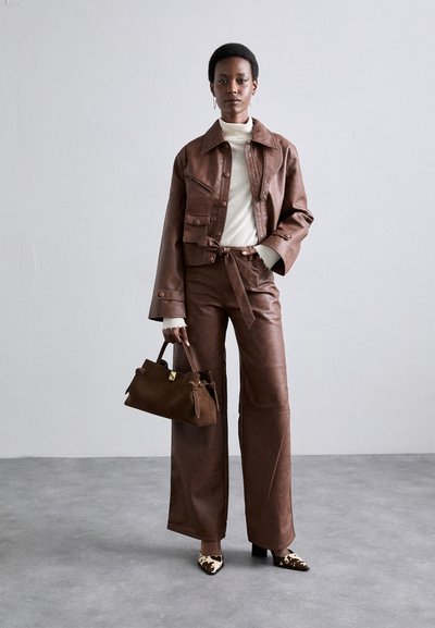 Baum und Pferdgarten NADENE - Pantalon classique - washed java