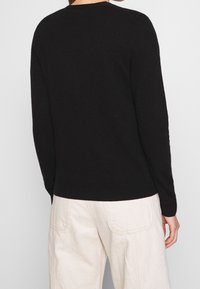 United Colors of Benetton Kofta - black