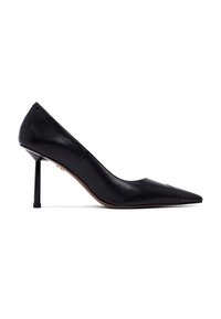 Pantofole con tacco alto in pelle nera, dalla punta affusolata e design elegante. Presentano un tacco slanciato e una texture liscia. Nessun hardware o accento visibile.
