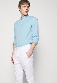 DRYKORN CHASY - Chinos - white