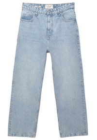 Jean en denim bleu clair, ample, avec cinq poches et fermeture à boutons, coupe droite, et étiquette de marque visible à la taille.