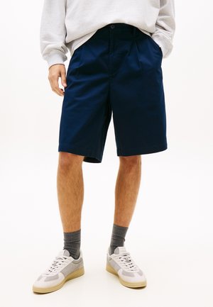 Tommy Jeans, OTIS REGULAR PLEATED TWILL SHORTS - Σορτς - dark night navy