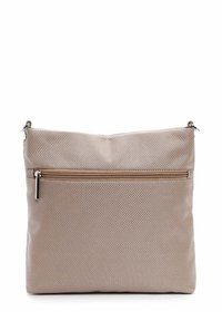Borsa in tessuto beige con una finitura strutturata, dotata di una tasca frontale con zip e accessori in tonalità argentata. Forma rettangolare semplice.