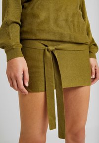 TWINTIP Abito in maglia - khaki