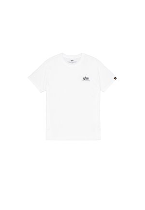Camiseta de algodón blanca con mangas cortas, escote redondo y un pequeño logo negro en el lado izquierdo del pecho. Diseño minimalista, textura suave.