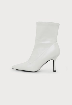 RAID, JELLIE - Boots à talons - white
