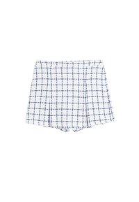 Witte shorts met een blauw ruitpatroon, voorzien van plooien en een gestructureerde stof. Het ontwerp is gemaakt voor een aansluitende look.