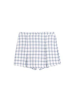 Witte shorts met een blauw ruitpatroon, voorzien van plooien en een gestructureerde stof. Het ontwerp is gemaakt voor een aansluitende look.