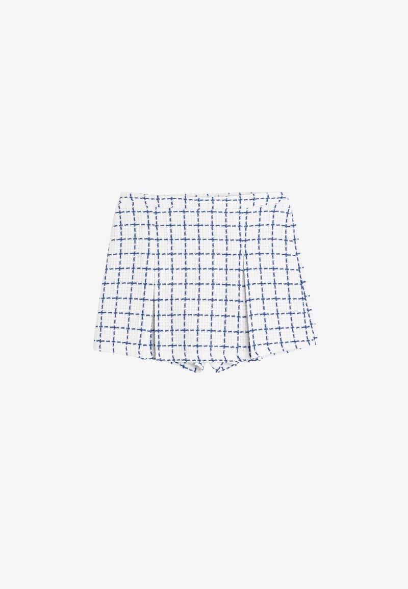 Witte shorts met een blauw ruitpatroon, voorzien van plooien en een gestructureerde stof. Het ontwerp is gemaakt voor een aansluitende look.