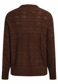 Maglione marrone a maglia con un motivo testurizzato, caratterizzato da righe orizzontali e polsini e orlo a coste. Vestibilità regolare e design a girocollo.