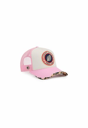 Casquette trucker en mesh rose et blanc avec un patch "Sweet Pants Since 1984" et un détail imprimé léopard sur le bord de la visière.