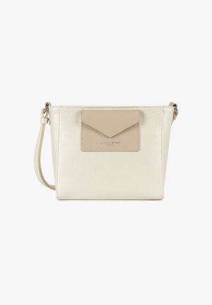 Sac bandoulière en cuir blanc avec une finition texturée et une poche à rabat beige lisse. Doté de quincaillerie argentée et d'une sangle réglable.