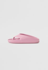 Rosa gummislide med åpen tå, minimalistisk design, med en sentral stropp og teksturert såle for grep. Nike-logo preget.