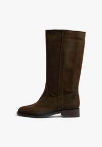 Seleccionado, brown suede