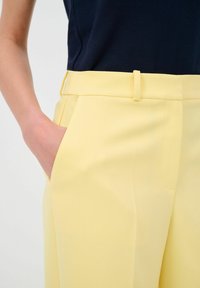 adL WIDE  - Broek - yellow
