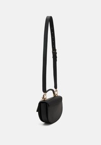 Guess GIZELE MINI SADDLE CROSSBODY - Torba preko tijela - black