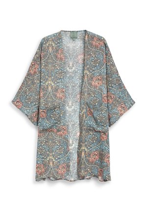 Luźna kurtka w stylu kimono z otwartym przodem i rękawami za łokieć, z misternym wzorem kwiatów i winorośli w stonowanych odcieniach niebieskiego, różowego i beżu.