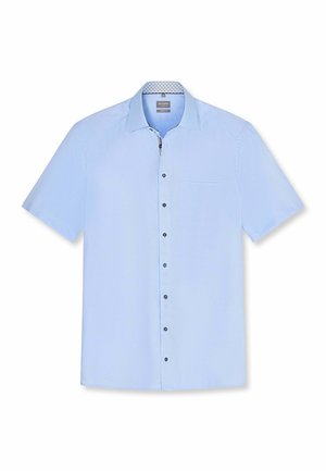 Hellblaues, kurzärmliges Hemd mit Knopfleiste, einer einzelnen Brusttasche und einem gemusterten Innenkragen.