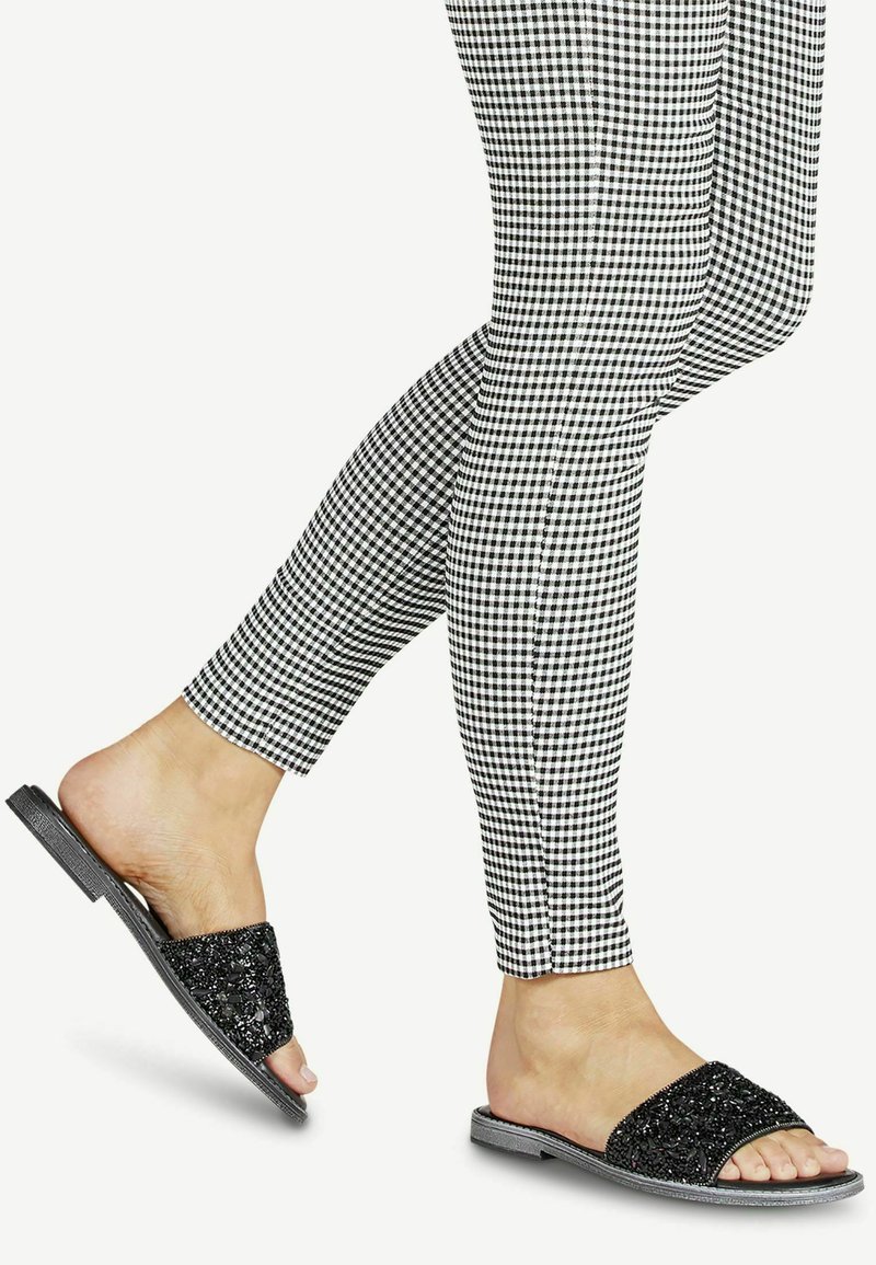 Damen Flache Pantoletten | Tamaris Pantolette flach black glam/schwarz - XK87124 Damen Flache Pantoletten | Tamaris Pantolette flach black glam/schwarz - XK87124