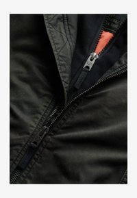 Geselecteerd, washed dark green