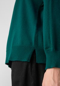 GANT C-NECK - Strickpullover - deep forest