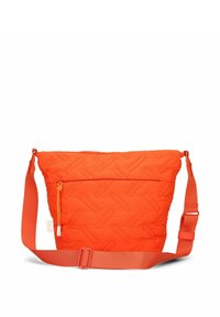 Leuchtend orangefarbene, gesteppten Schultertasche mit verstellbarem Tragegurt und einer vorderen Reißverschlusstasche, ausgestattet mit einem geflochtenen Reißverschlussanhänger.