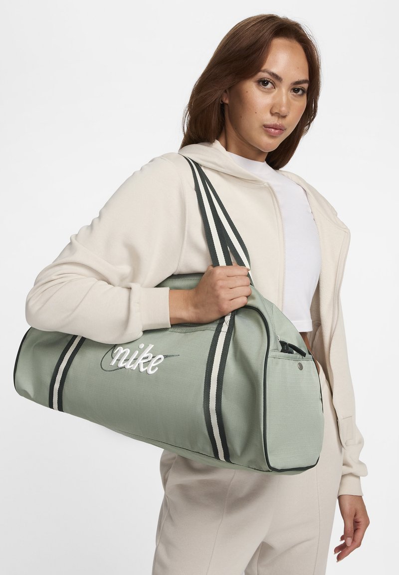 Nike Performance GYM CLUB RETRO - Sportinis krepšys - jade horizon vintage green summit white