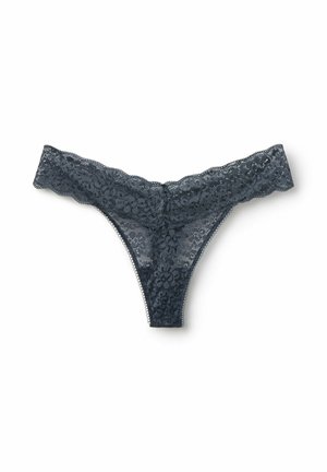 String en dentelle gris foncé, présentant des motifs floraux et des bords festonnés. Texture douce avec une apparence transparente et un design minimal couvrant.