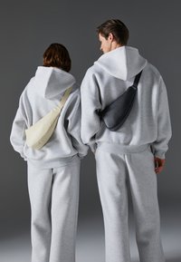 LEATHER UNISEX - Bolsa de cintura - off-white