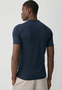 Next REGULAR FIT - MUSCLE FIT ESSENTIAL 3 PACK  - Osnovna majica kratkih rukava - Navy Blue/White/Black