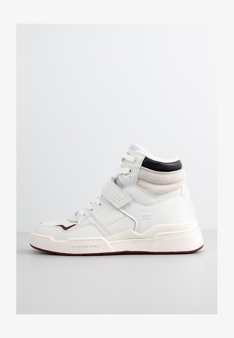 Hoge sneakers van wit leer met textuuraccenten, klittenbandsluiting en rubberen zool met een bordeauxrode rand en logodetail.