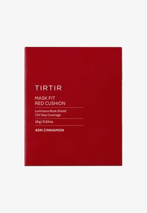 Punainen suorakaiteen muotoinen pakkaus, jossa lukee "TIRTIR Mask Fit Red Cushion." Sisältää tietoja peittävyydestä, painosta ja sävystä. Yksinkertainen, rohkea tekstisuunnittelu.