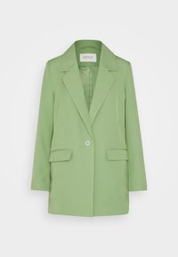 Blazer verde in tessuto liscio, con colletto a risvolto, chiusura con un solo bottone e due tasche frontali. Design semplice e strutturato.