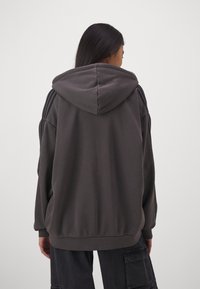 Thumbnail Image 5