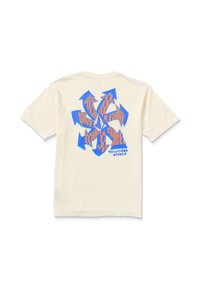 Camiseta de algodón color crema con un gráfico espiral azul y naranja en la parte de atrás que presenta flechas y el texto "volcom stone". Mangas cortas.